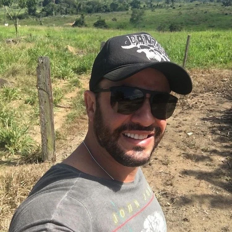 <em><strong>Juan L.</strong></em>